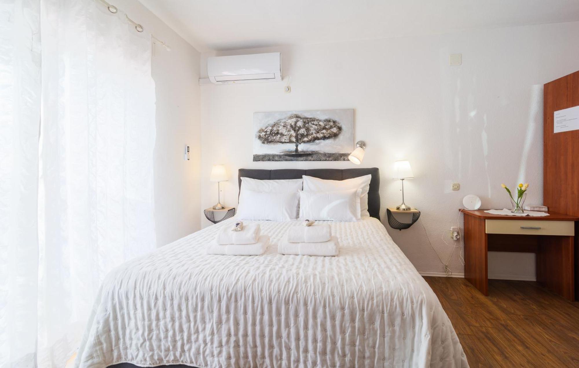 Apartments Bubalo Hvar Town Oda fotoğraf